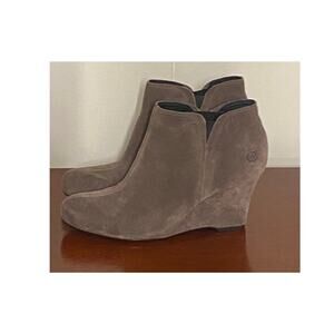 Born Crown Faylan‎ Gray Suede Wedge Ankle Elastic Slip On Bootie Sz 8.5